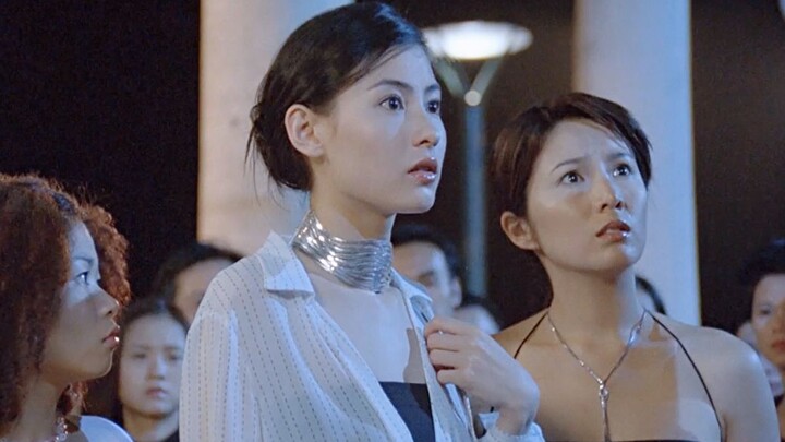 Film ini sangat memperhatikan desain kostum, bukan sekadar membiarkan yang tidak terlalu cantik meng