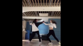 【ITZY】Siapa yang menikmati ini, saya tidak akan bilang! Kumpulan ruang latihan penari utama ITZY