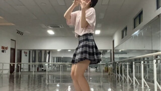 女大学生一个人练习的magnetic
