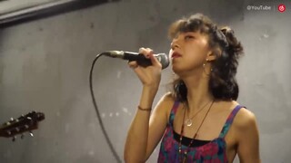 Beautiful girl covers Lao Wang Band's "I'm Still Young, I'm Still Young"