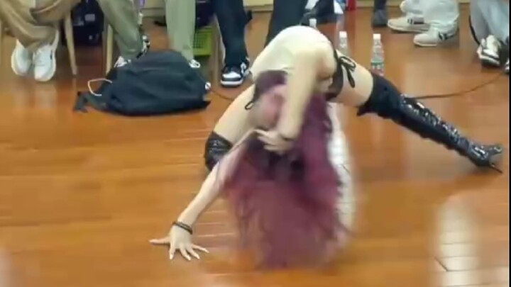 You can't tell that she just sprained her ankle!!! The jazz dancer's personal freestyle show is quit