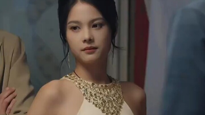 Vị trí người thừa kế do anh ấy trao, nhưng cô lại cảm ơn nhầm người.