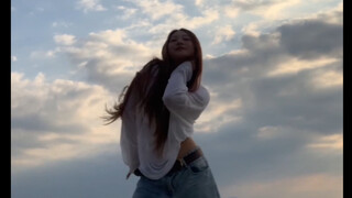 这就是海边的松弛感嘛嘿嘿 only one 真的是从小跳到大的舞蹈了 好的音乐总是听不腻的～六一一编舞  only one
