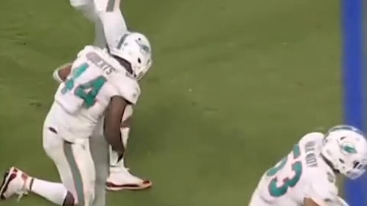 笑疯了！球场上的巧合时刻！