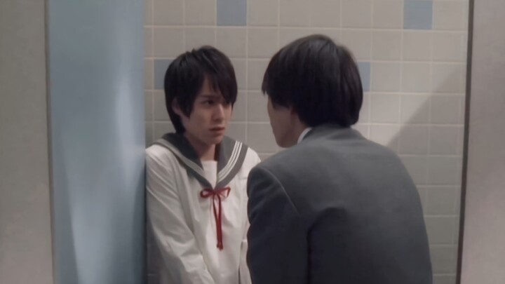 When a gloomy otaku falls for a cross-dressing queen, he often forces her to wear women’s clothing.