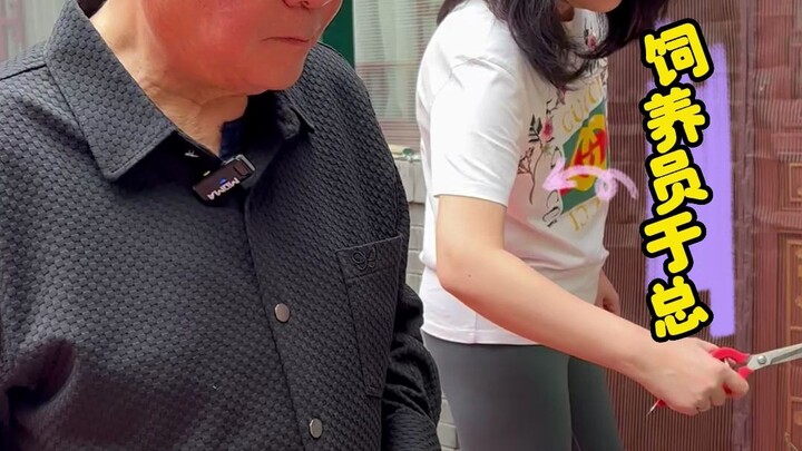 Ông cụ Bắc Kinh nuôi cá chạch, cái chum còn đắt hơn cả cá!