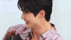 Kim Hye-hee Byeon Woo-seok｜Này, Byeon huyng, anh đang trêu chọc công chúa của chúng ta như một con m