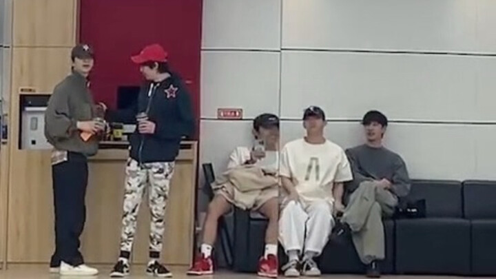 [260412 Wooyoung’s IG Live Stream with Chinese Subs] Still couldn’t protect 2PM as a whole, but some