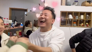 Chú 38 tuổi công khai xuất hiện vào đêm giao thừa