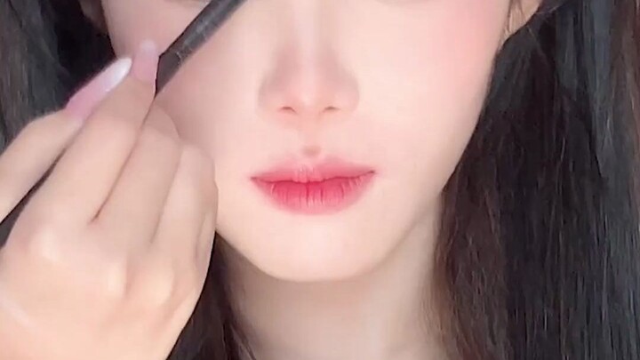 Toàn bộ quá trình trang điểm suốt 4 năm đại học, có phải là bạn không?