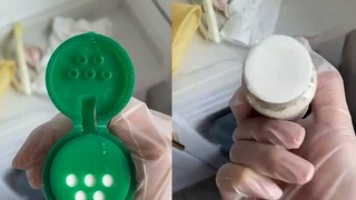 女子吃一年胡椒粉发现没开封，拿手反复观察发出质疑：之前吃的啥