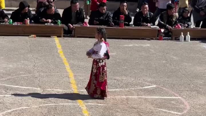 Tibetan Little Sister Dances a Tibetan Dance ❤️❤️❤️❤️❤️