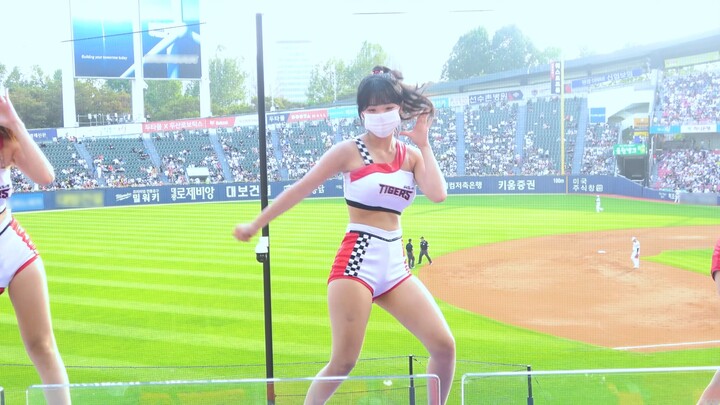 A brand new version you haven't seen yet, shot in Korea specifically for Lee Da-hye's live 4K