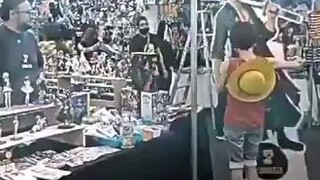 di dunia nyata pun kelakuan kocak luffy ke bawa🤣🤣🤣