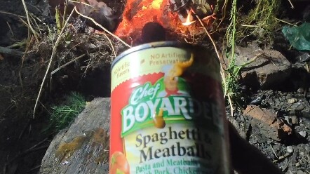 Kaleng spageti di dunia pasca-apokaliptik bisa ditukar dengan dua roti hitam.