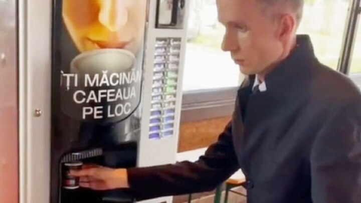 Robot do Nga sản xuất sử dụng máy pha cà phê như thế nào