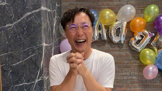 The real story of "Seven Hundred Years Later" beats the original MV. Use Eason Chan's way to open "W