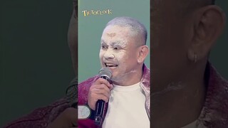 Dalawang kalbo, nagpulbuhan! #shorts | TiktoClock