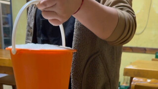 Pub kecil di Timur Laut, bir disajikan dalam tong