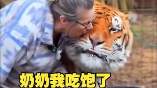 คุณย่าดูแลลูกน้อยแบบนี้!