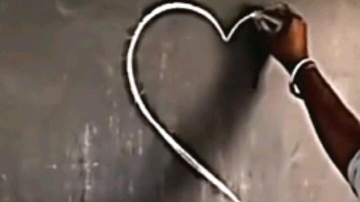 ฉันนึกว่าเขาจะวาดหัวใจ