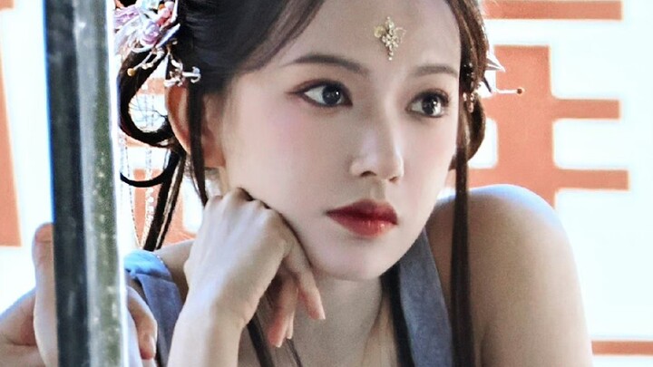 “Oh my god! This is the first makeup and styling since Cheng Xiao returned to China that really lets