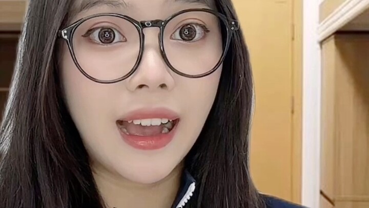 Orang shuangkeng pergi ke atap dan menemukan Zitui sedang memperbaiki pagar🥺 dan dia akan menghiburm