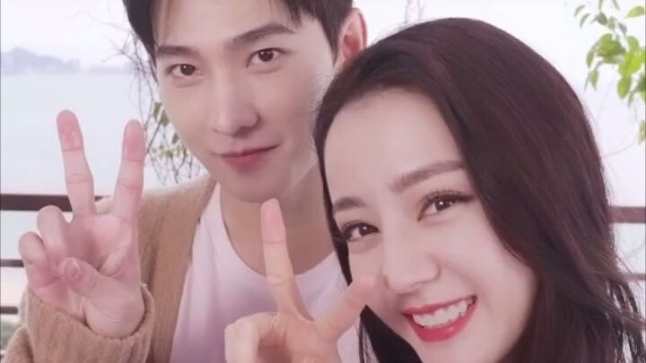 หยางตี้: ดูรายละเอียดเล็กๆ นี้สิ! หยางหยางเอามือโอบรอบเอวอวบๆ ของเธอเลย!