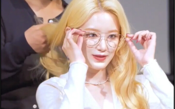 Today’s Susan teacher is unbelievably beautiful!