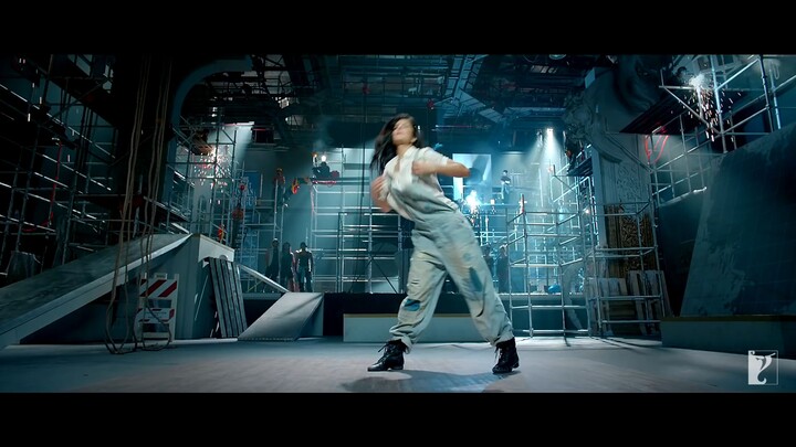 Kamli Full Song Dhoom 3 Katrina Kaif Aamir Khan Sunidhi Chauhan Pritam Amitabh B