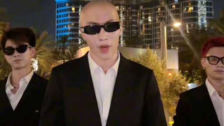 Video berikutnya lompat dari puncak menara