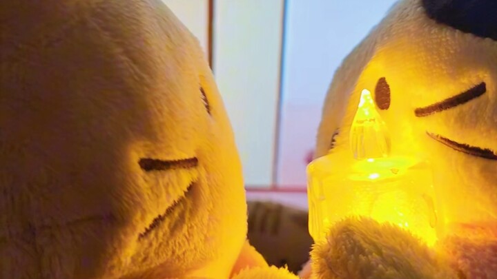Dua kucing yang saling menggoda di bioskop (Lilin Ajaib)