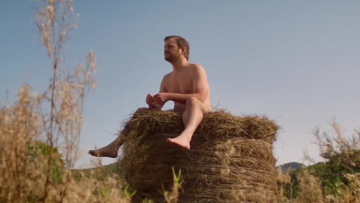 Lari telanjang? Iklan daging babi?