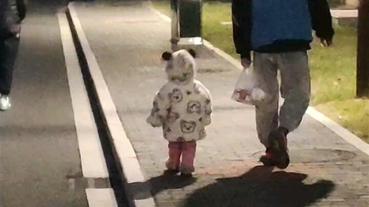 "Tidak ada yang lebih lucu dari bayi manusia"