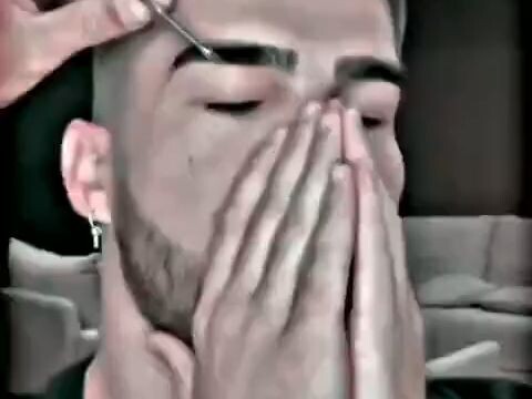 Đẹp trai thế này mà còn dám thu tiền à?