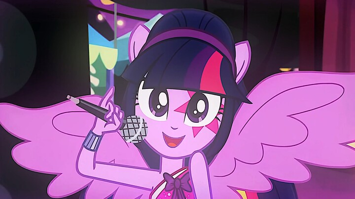 “Selamat siang. Namaku Twilight Sparkle.”