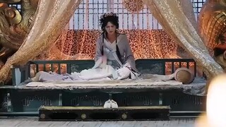 Eavesdropping on the heart. the professional ethics of the concubine.