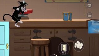 Game seluler Tom and Jerry: Kucing hitam itu ditertawakan oleh beberapa tikus di awal, dan setelah b