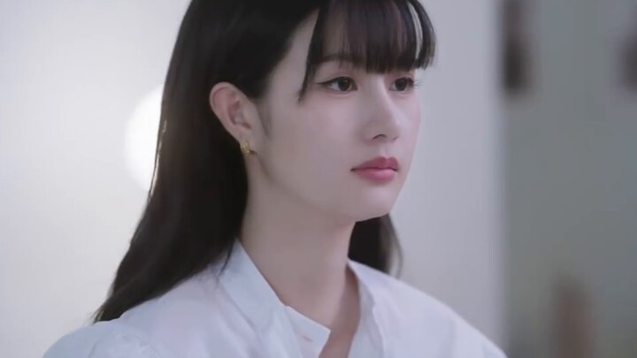 عيناك مليئة بضوء القمر، يا من تحب النساء، أنت جميل جدًا