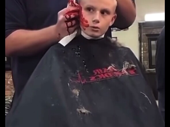 “قصّ الشعر وبدون قصد قصصت الأذن”...