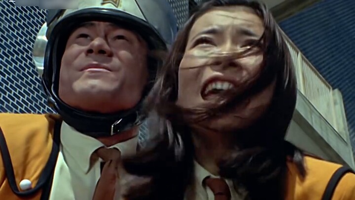 When you don't give any keywords to AI and let it interpret Ultraman's fighting scenes...