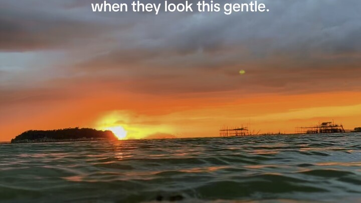 When the sun meet the sea🌅🌊