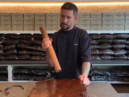 Made by the world’s largest vanilla-themed dessert shop: vanilla lava puff pastry.