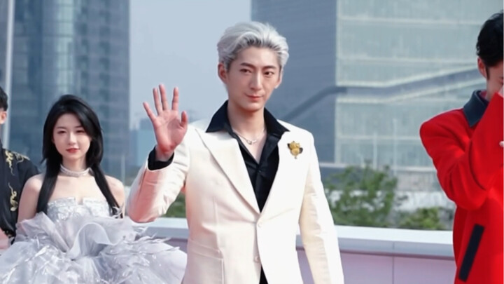 If I stand in front, will I be a little dog?