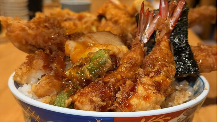 Tempura belut raksasa yang antri panjang