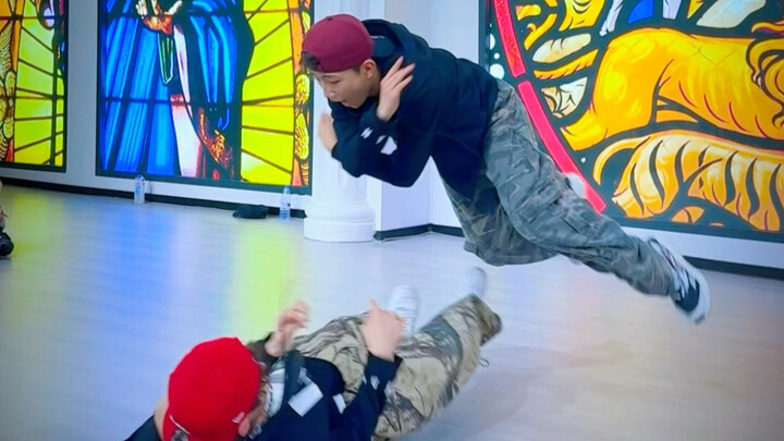 Let’s write the second half of the march for Zhang Hanrui! 😄