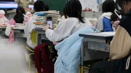 Haha, giờ đi học mà bạo dạn hơn hẳn luôn!