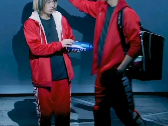 [Dancing] The small details full of questions in the behind-the-scenes footage of "We Are Mixed Bloo
