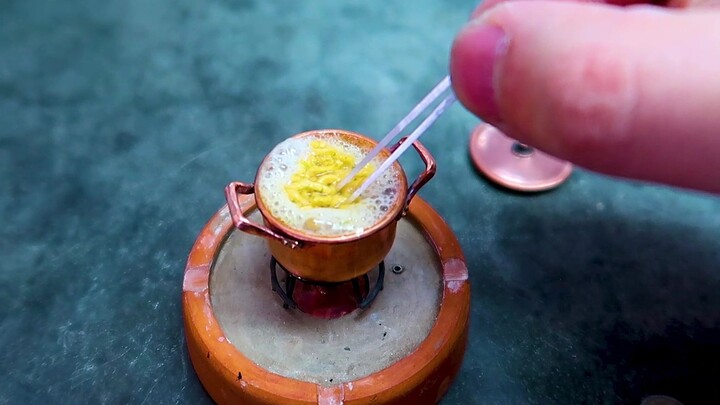 [Miniatur] Pembuatan pot untuk memasak mi instan