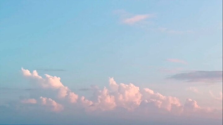 Hồng trần tựa yên hỏa. Đời người hợp tan, cuối cùng chỉ còn lại nấm cỏ.